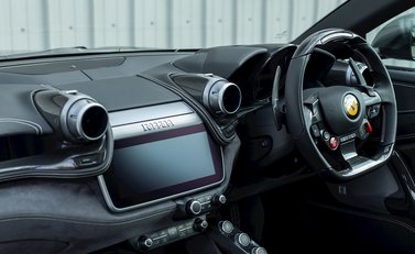 Ferrari GTC4 Lusso 17