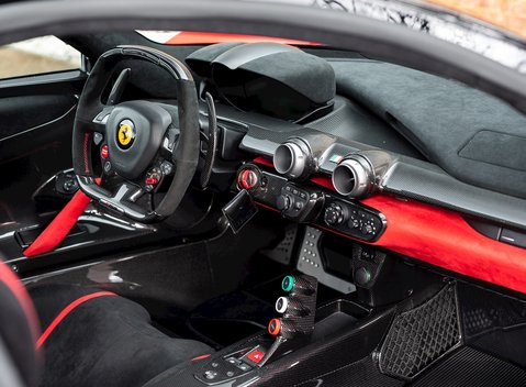 Ferrari LaFerrari 16