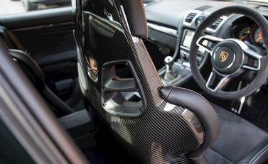 Porsche Cayman GT4 15