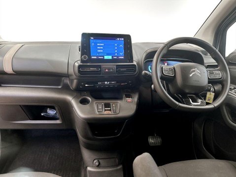 Citroen Berlingo 50kWh Flair XTR M MPV 5dr Electric Auto (7.4kW Charger) (136 ps) Sat Nav 19