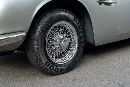 Aston Martin DB6 Mark II 10