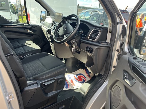 Ford Transit Custom Transit Custom 300 L2 Diesel FWD 2.0 Eco Blue 130ps Low Roof Limited Van 10