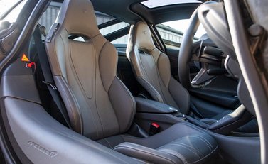 McLaren 720S Luxury 14