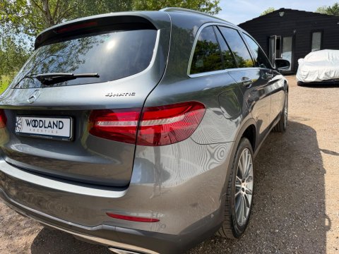 Mercedes-Benz GLC GLC 250 4MATIC AMG LINE 64