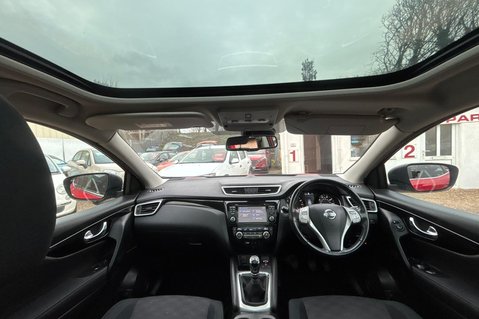 Nissan Qashqai N-TEC PLUS DIG-T.. GLASS ROOF.. SAT NAV.. REVERSING CAMERA.. 5 SERVICES 6
