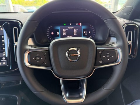 Volvo XC40 2.0 B4 MHEV Plus Dark DCT Auto Euro 6 (s/s) 5dr 26