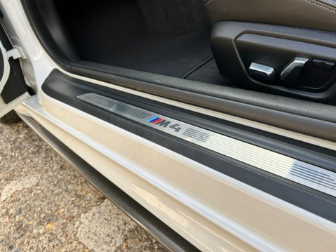 BMW 4 Series M4 COMPETITION 19