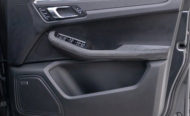 Porsche Macan GTS 22