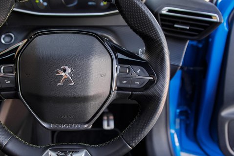 Peugeot 208 GT PREMIUM 20