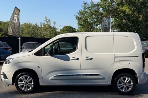 Toyota Proace City L1 DESIGN - NO VAT - AUTO - 1.5 DIESEL - REVERSE CAM - CARPLAY 9