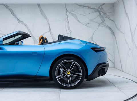 Ferrari Roma SPIDER 33