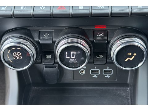 Renault Arkana 1.6 E-TECH Hybrid 145 R.S. Line 5dr Auto 27