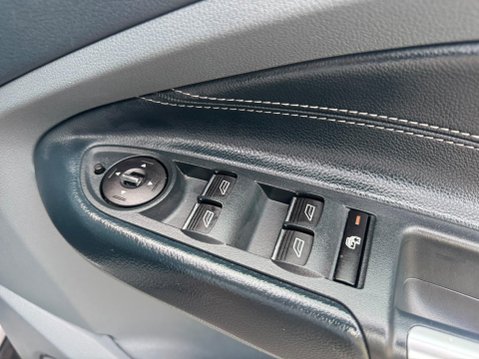 Ford C-Max 1.0T EcoBoost Titanium X Euro 5 (s/s) 5dr 18