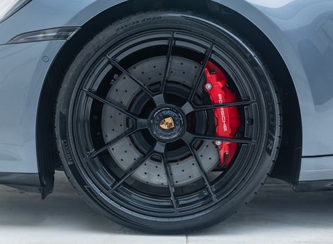 Porsche 911 Carrera 4 GTS (992.2) 13