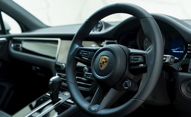 Porsche Macan GTS 9