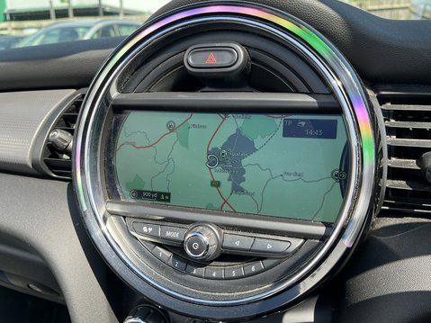 Mini Convertible 1.5 Cooper 2dr [Chili/Media Pack XL] 31