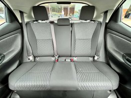 Toyota Yaris 1.5 Yaris Design HEV CVT 5dr 61