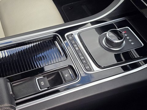 Jaguar XE R-SPORT INGENIUM AWD 22