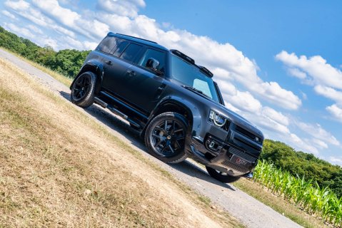 Land Rover Defender D300 HSE HardTop 19