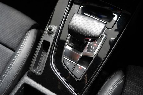 Audi A4 2.0 TFSI 40 Black Edition Estate 5dr Petrol S Tronic Euro 6 (s/s) (204 ps) 22