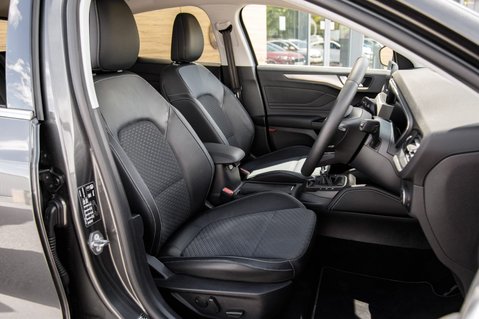 Ford Focus TITANIUM X EDITION MHEV 30