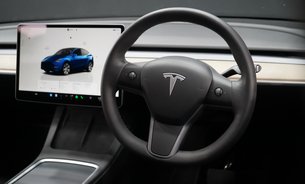 Tesla Model Y LONG RANGE AWD Comfort Suspension GROK AI Panoramic Roof One Owner VATQ 13