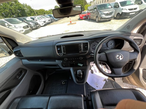 Vauxhall Vivaro SWB L1H1 Low Roof Sportive 2700 Air Con Sensors EURO 6 NO VAT 27