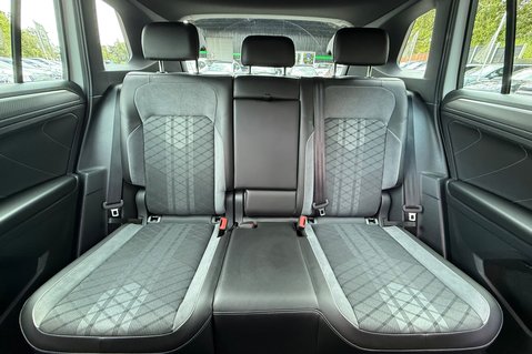 Volkswagen Tiguan R-LINE TSI DSG - ONE OWNER - APPLE CAR PLAY -ADAPTIVE CRUISE 12