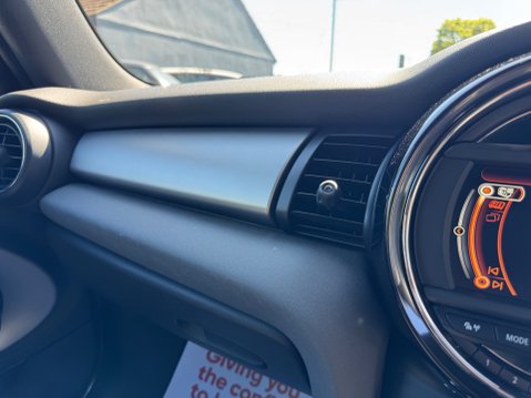 Mini Hatch COOPER 6