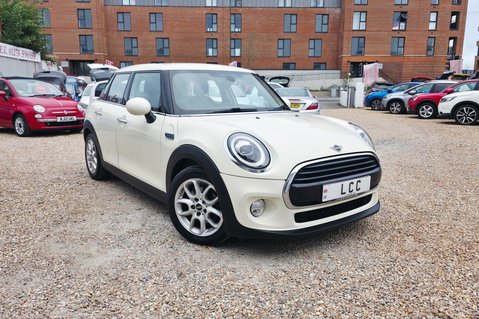 Mini Hatch 1.5 COOPER AUTOMATIC! FULL SERVICE HISTORY! 6 SERVICES! 1