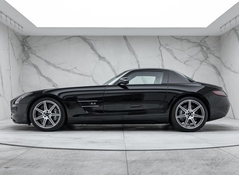 Mercedes-Benz SLS AMG 5