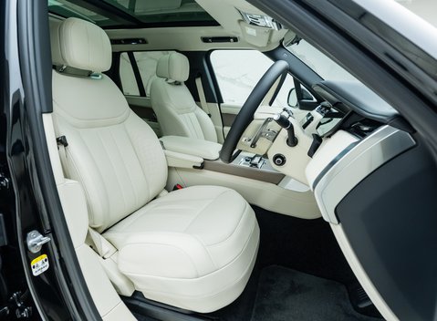 Land Rover Range Rover P510e First Edition 11