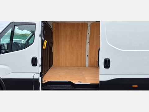 Iveco Daily 35s14 mwb 3520 2.3 135ps eu6 RWD 21