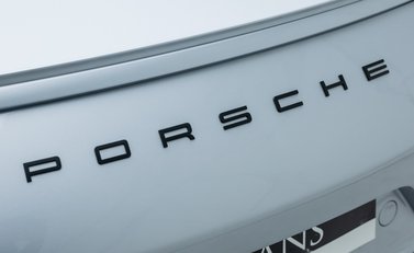 Porsche 911 GT3 TOURING (991.2) 31