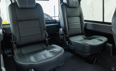 Land Rover Defender 90 XS 12