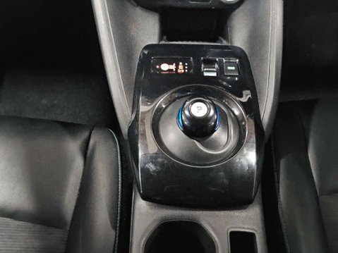 Nissan LEAF N-Connecta 5dr 29