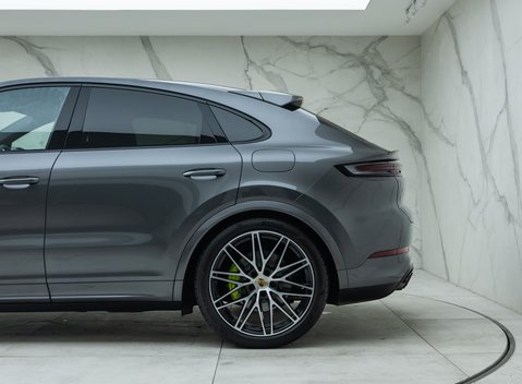 Porsche Cayenne E-HYBRID coupe 37