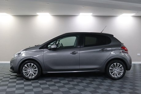 Peugeot 208 PURETECH S/S SIGNATURE 18