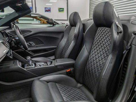 Audi R8 5.2 FSI V10 Spyder 2dr Petrol S Tronic quattro Euro 6 (s/s) (570 ps) 63