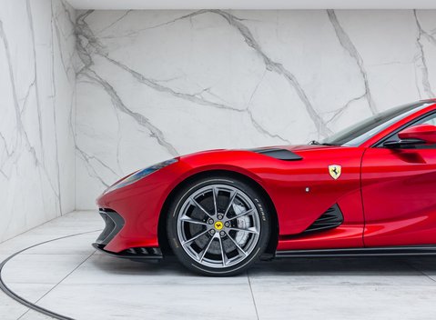 Ferrari 812 Competizione 30