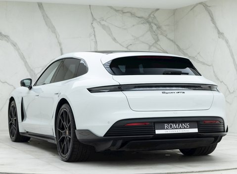 Porsche Taycan GTS Sport Turismo 3