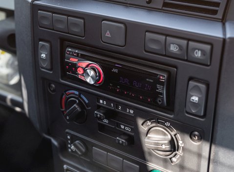 Land Rover Defender 90 Bowler Edition 17