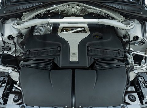 Aston Martin DBX 707 42