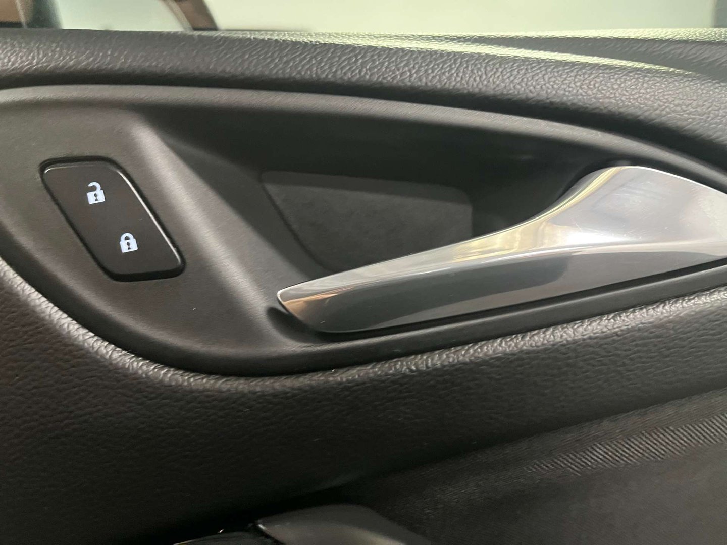 2019 Vauxhall Astra — image 9