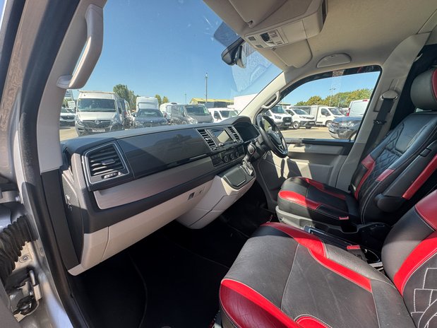 Volkswagen Transporter AUTO Crew Cab SWB L1H1 210BHP T32 Tdi Sportline Kombi Nav EURO 6 NO VAT 14