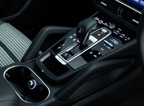 Porsche Cayenne GTS 18