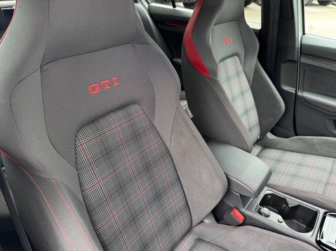 Volkswagen Golf GTI TSI DSG 16