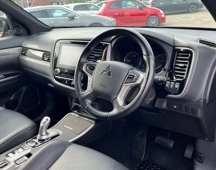 Mitsubishi Outlander 2.4 Outlander Dynamic PHEV CVT 4WD 5dr 18
