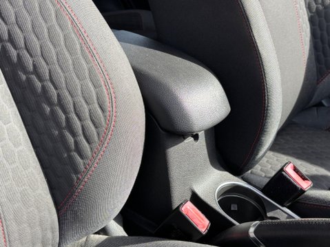 Ford Fiesta 1.0T EcoBoost ST-Line Euro 6 (s/s) 5dr 23
