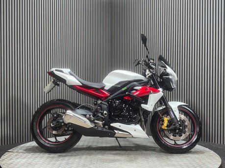 Triumph Street Triple R 2013 13K EXCELLENT CONDITION NEW MOT 675CC TRIPLE